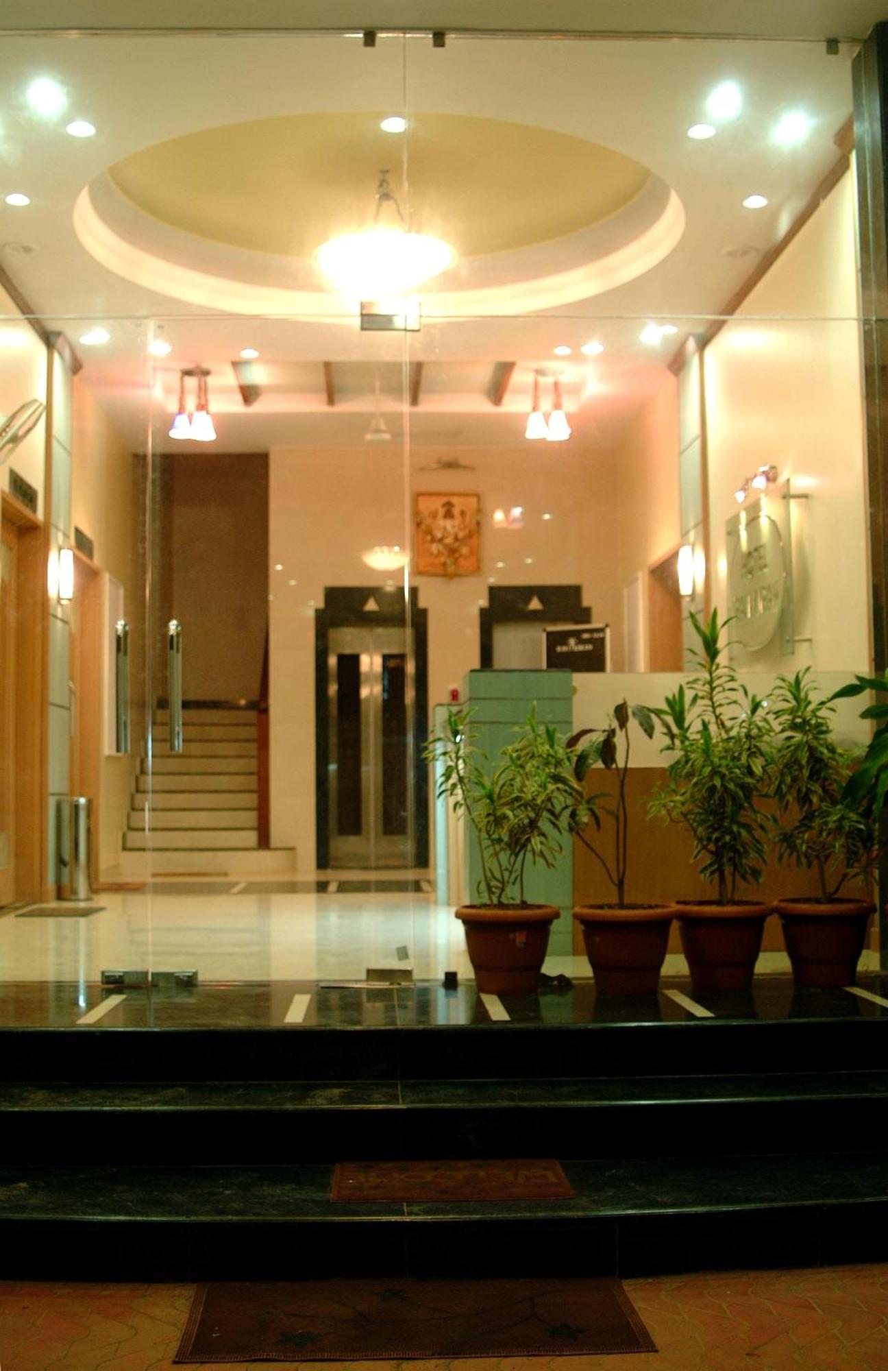 Hotel Ravikiran Alibaug Exteriör bild