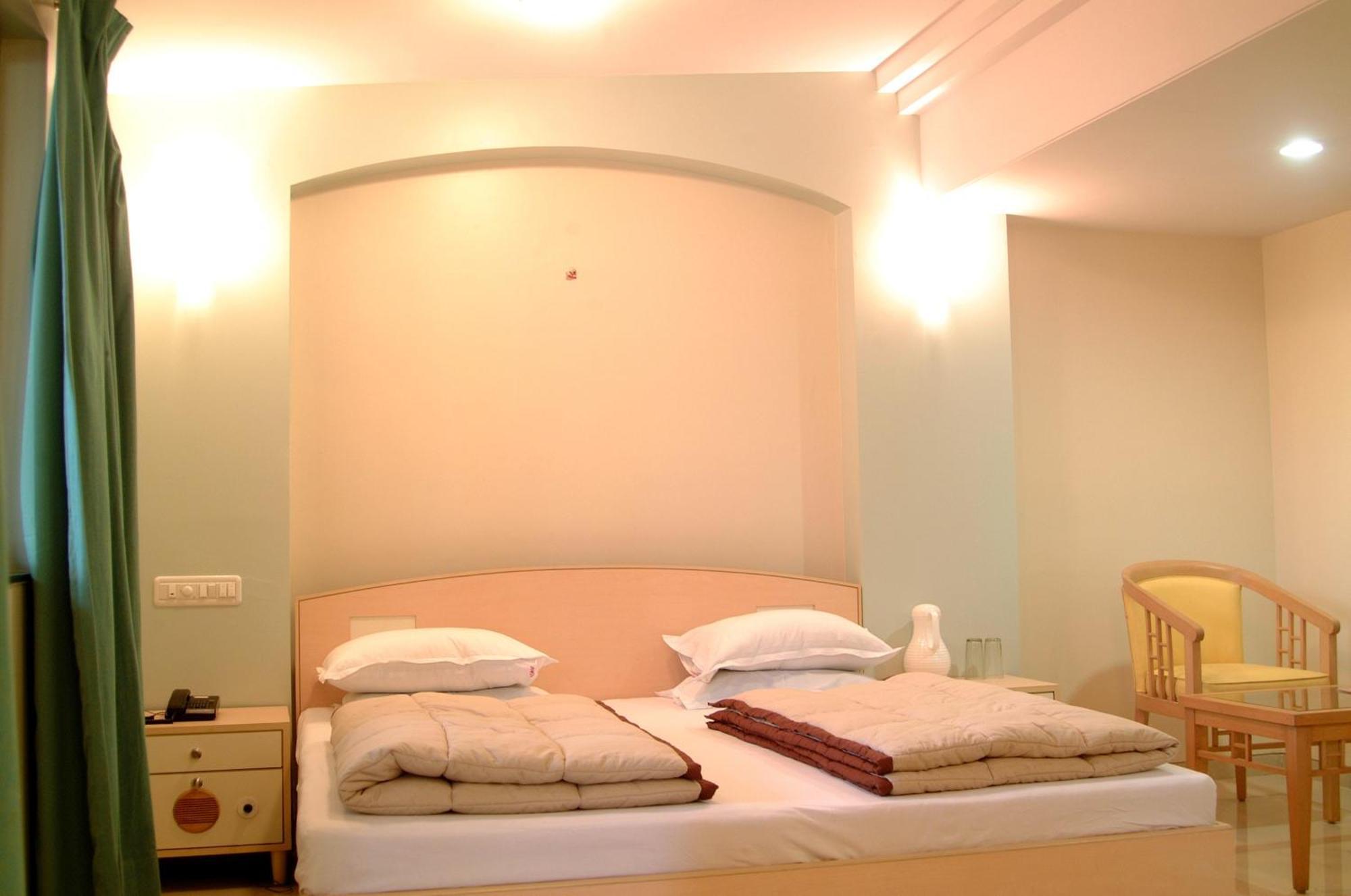 Hotel Ravikiran Alibaug Exteriör bild